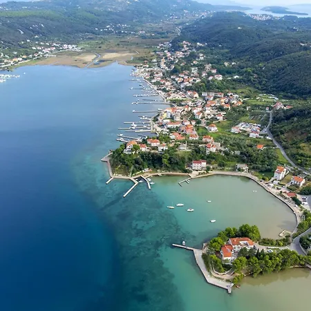 Appartement For Families With Children - Donja, Rab - 14425 Supetarska Draga