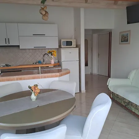 Apartamento For Families With Children - Donja, Rab - 14425 Supetarska Draga